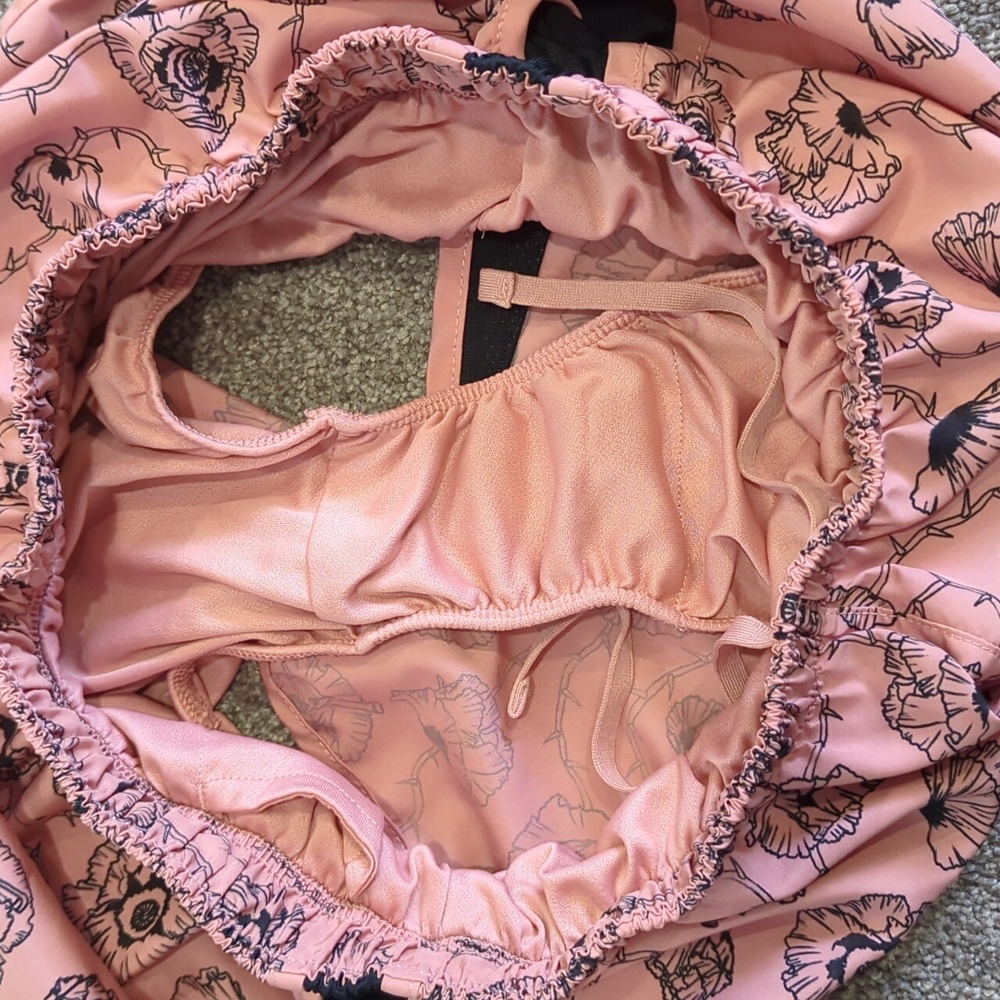 Nike Shorts with Roses - Picture 5 of 5